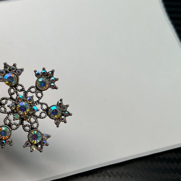 Vintage Snowflake Brooch Pin Art With Aurora Borealis Rhinestones MCM Estate - Picture 6 of 7